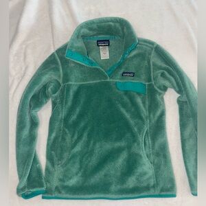 Patagonia women size medium pull over